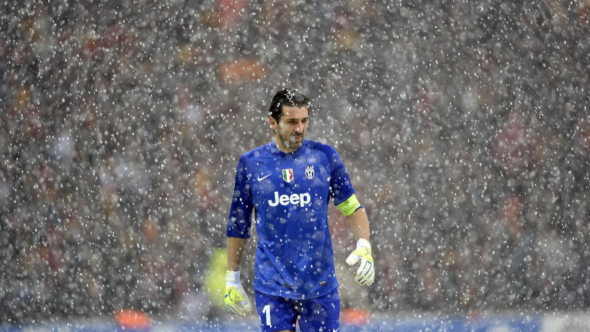 开云app官网网址-C罗是否需要世界杯？争议背后的人生抉择与足球梦想