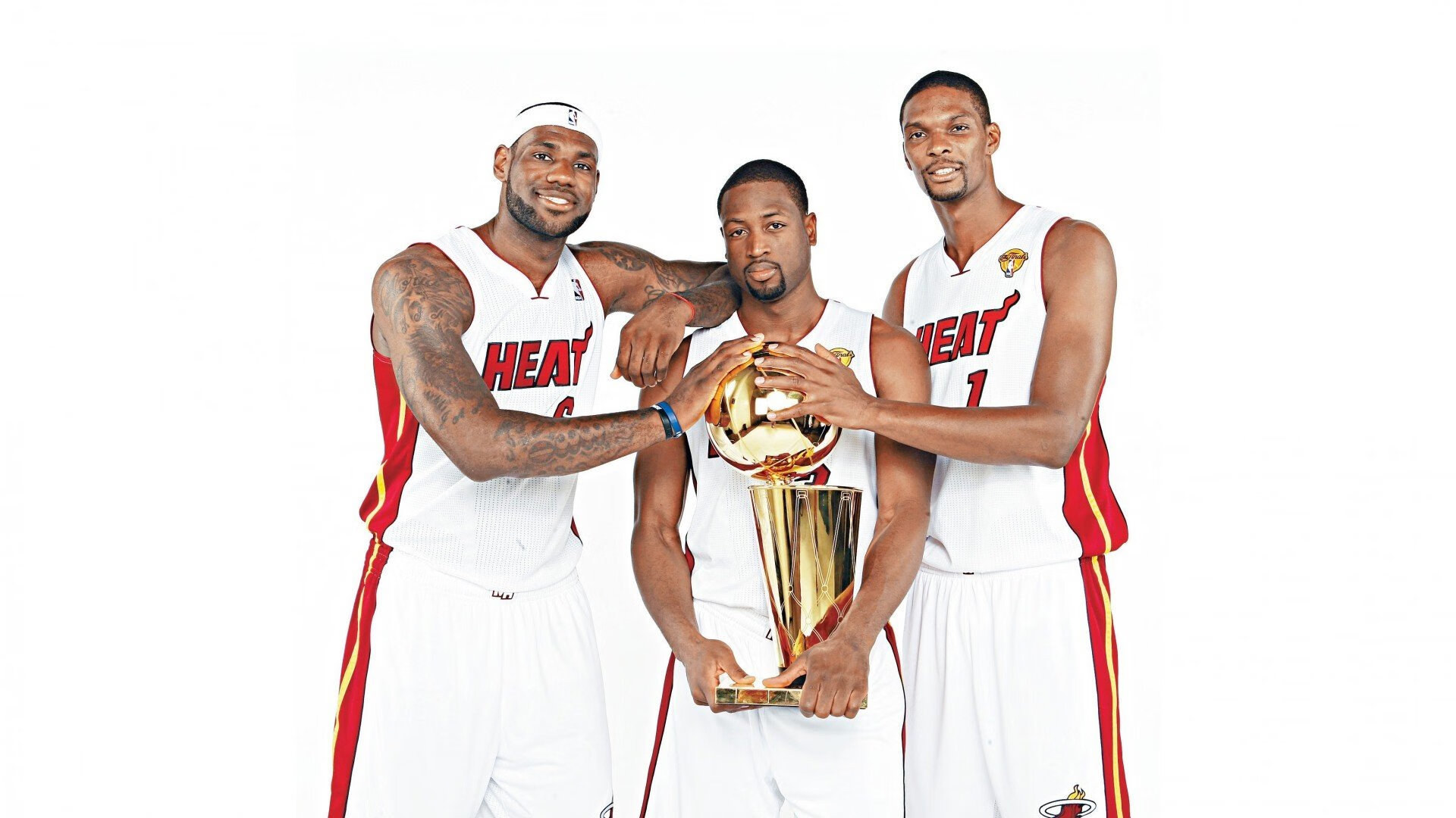 开云app官网网址-C罗是否需要世界杯？争议背后的人生抉择与足球梦想