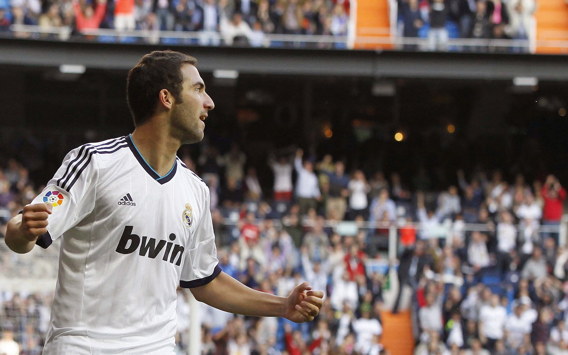 中国足球职业俱乐部引入先进训练技术,中国职业足球俱乐部的经营内容